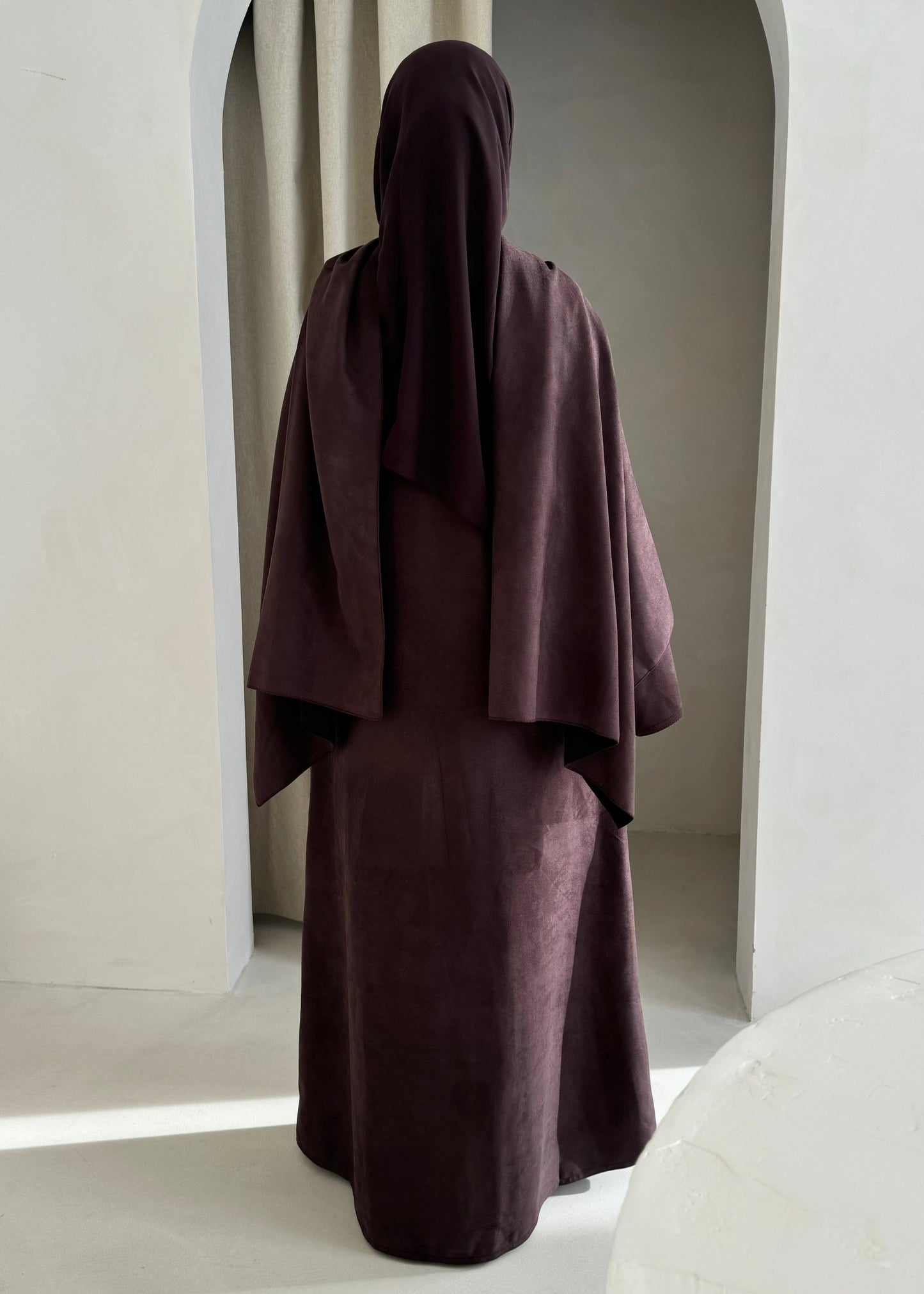 Suede Reem abaya - Sugarplum