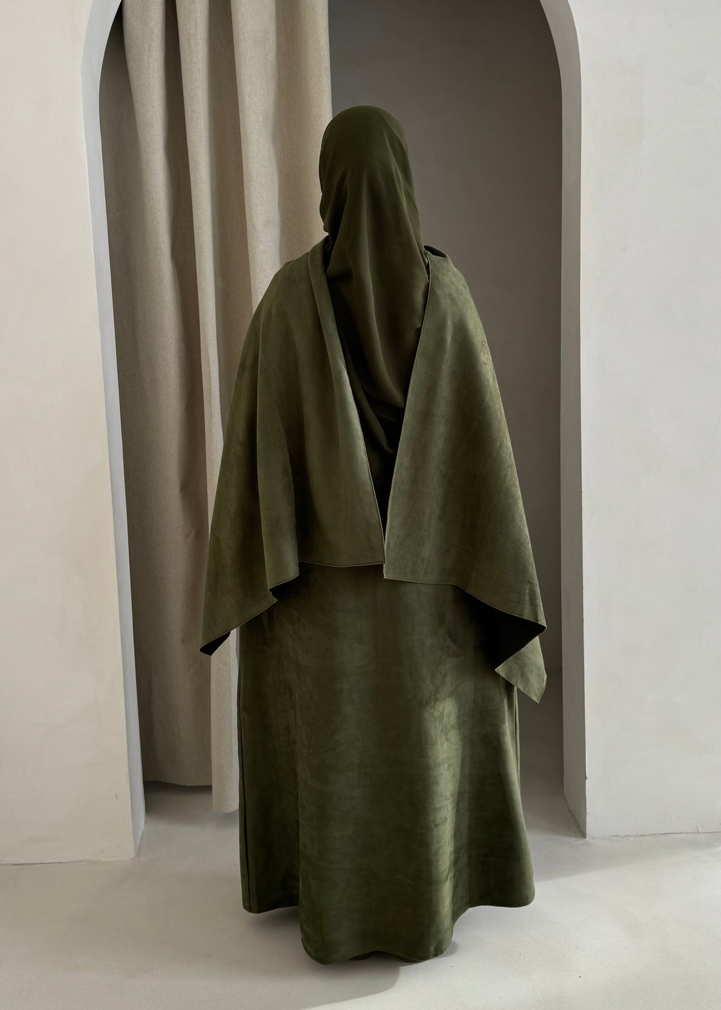 Suede Reem abaya - Pistachio